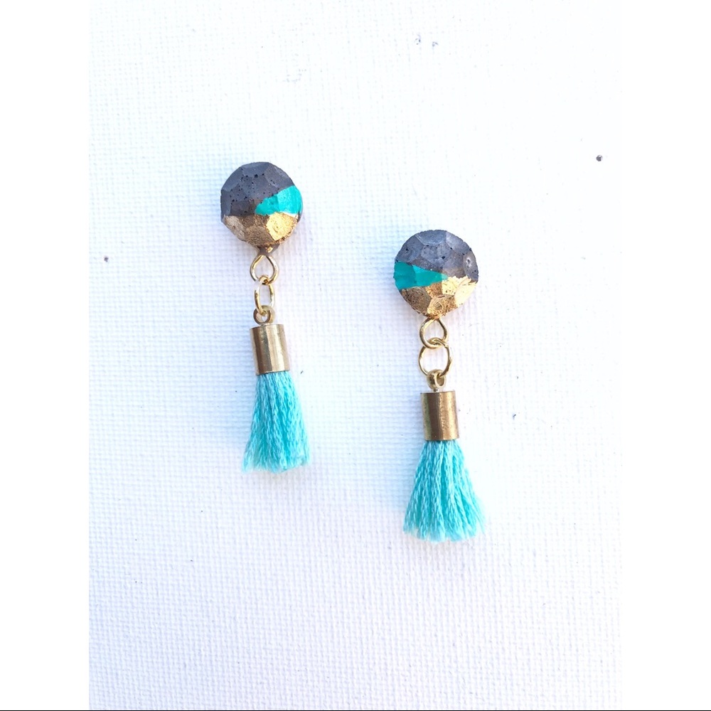Concrete round tassel earrings (turquoise)